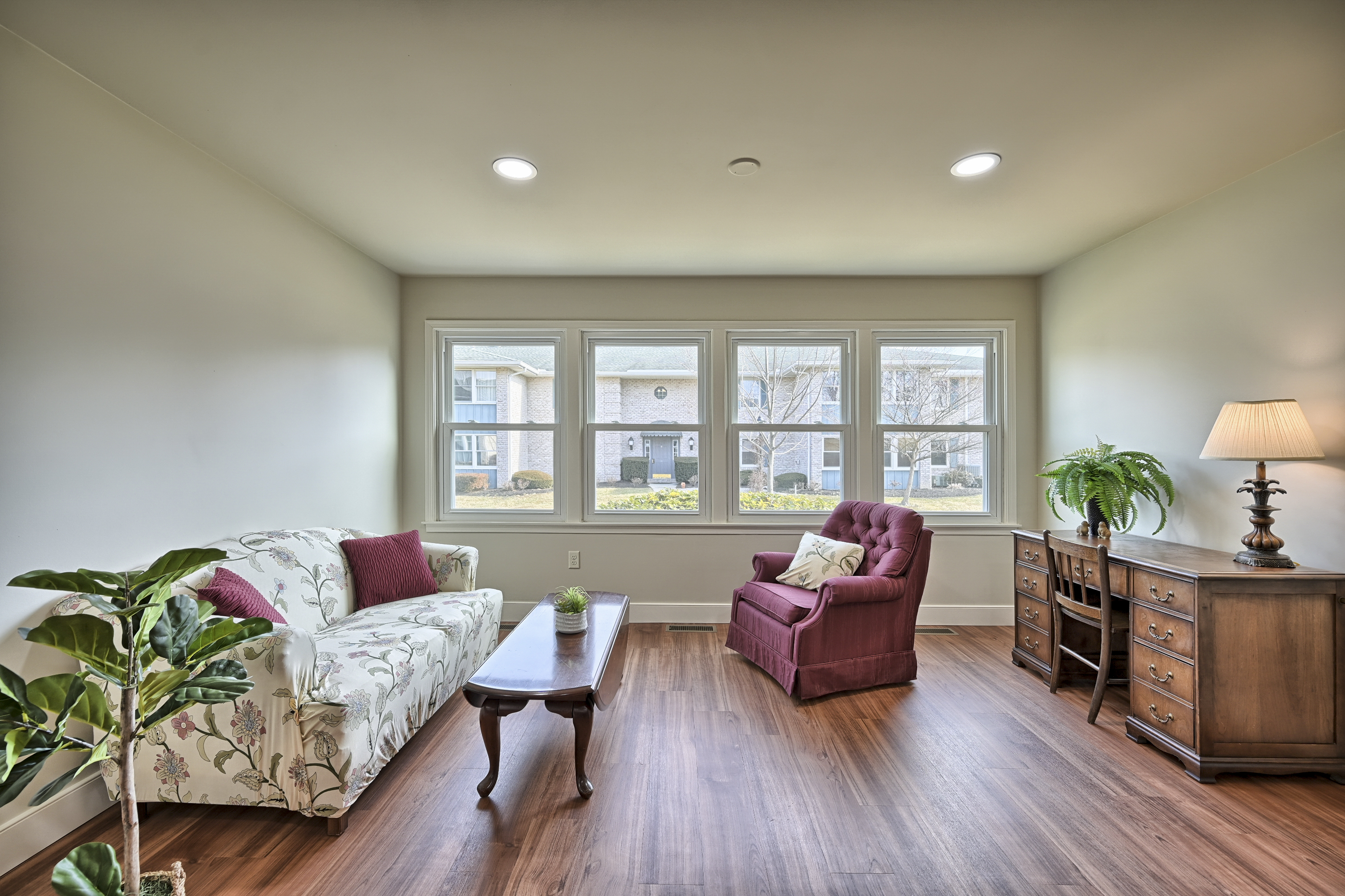 Courtyard Apartment sunroom