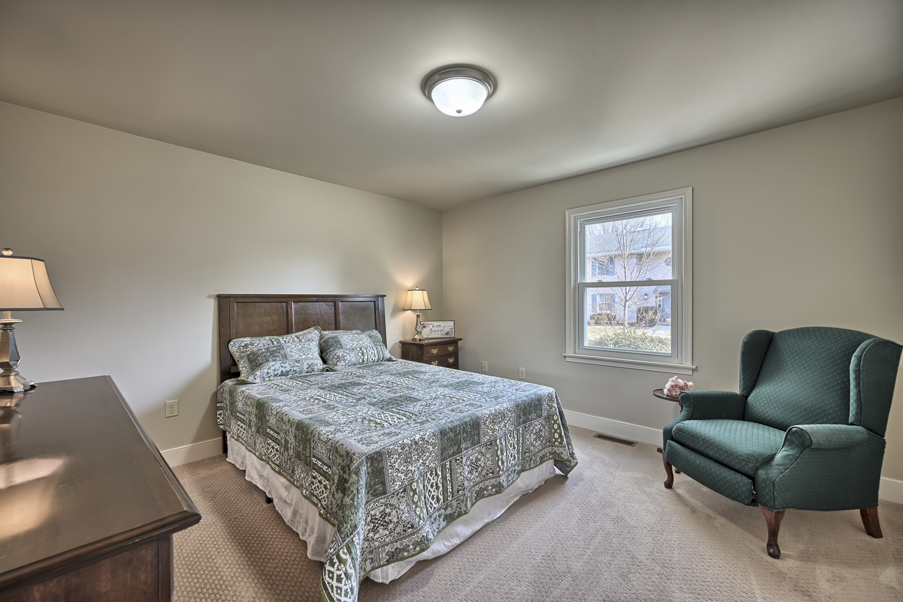 Courtyard Apartment bedroom